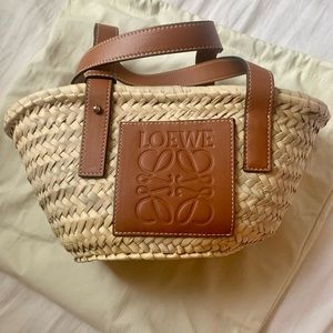 Loewe small basket bag in natural/tan